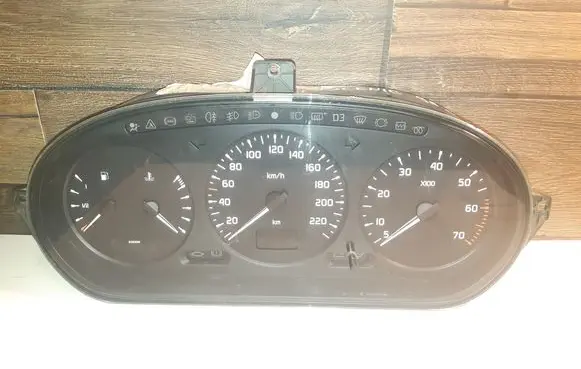 Renault Scenic I Speedometer (instrument cluster) 215781612 7782