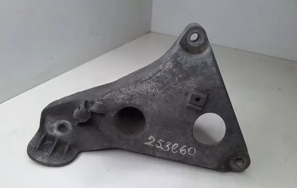 BMW 5 E60 E61 Engine mounting bracket 13807410 6905