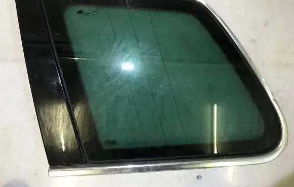Volkswagen Touareg I Rear side window 7l6853995