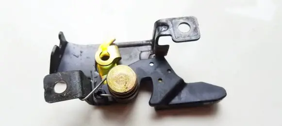 Mitsubishi Space Star Fuel tank opening switch 
