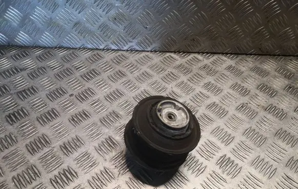 Engine mount bracket