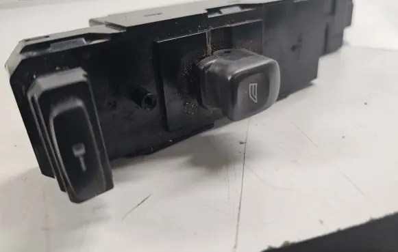 Volvo V70 Electric window control switch 9452941