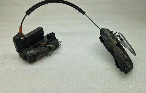 Opel Combo C Front door lock 13203899