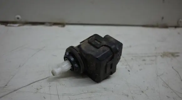 Volkswagen Up Headlight level adjustment motor 8L0941295B