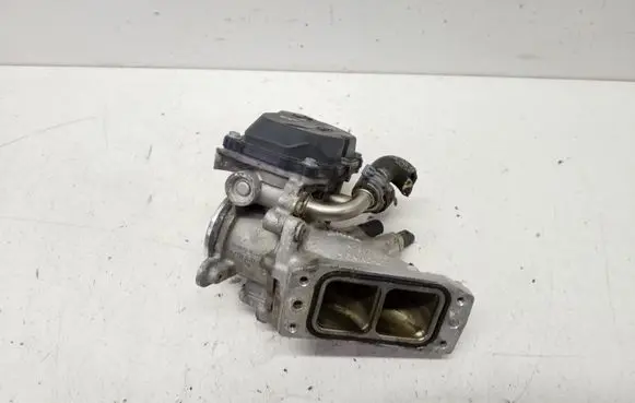 Volkswagen Jetta VI Throttle valve 04L128059K 04L128063P 04L128637B