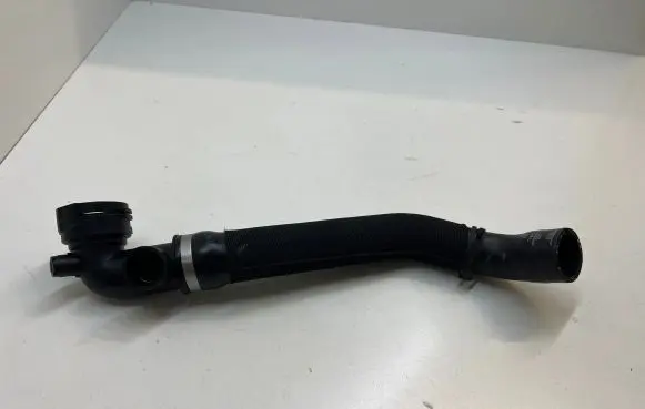 Engine coolant pipe/hose