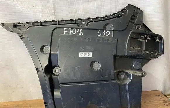 BMW 5 G30 G31 G38 Rear bumper mounting bracket 8098689