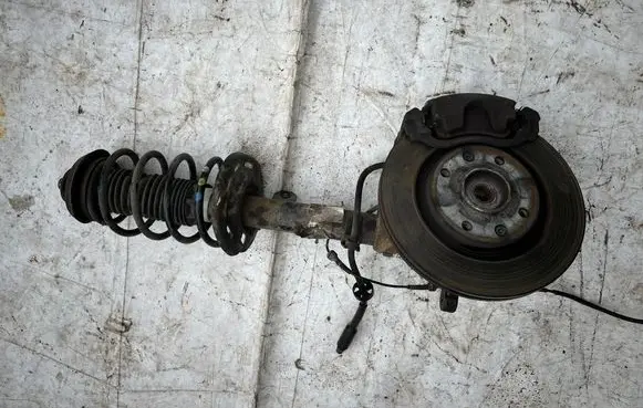 Peugeot 2008 I Front wheel hub spindle knuckle P55