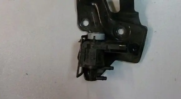 Volkswagen Golf VII Turbo solenoid valve 1K0906283A