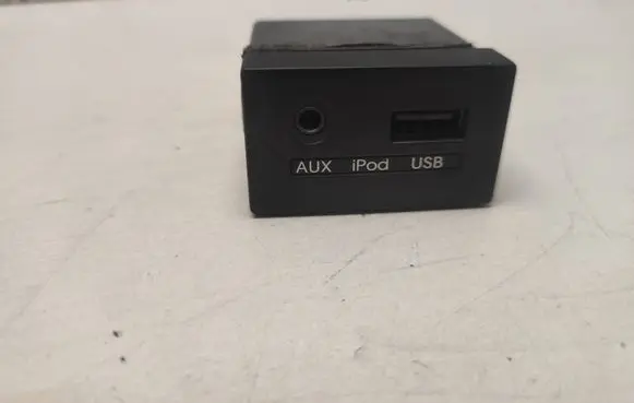 Hyundai i30 USB socket connector 961202R000 FDMC0910083133