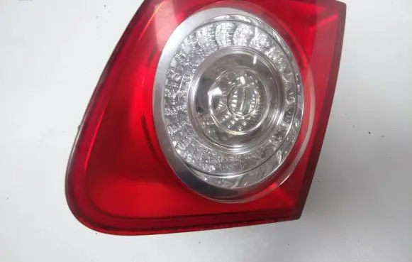 Volkswagen Jetta V Tailgate rear/tail lights 1K5945094
