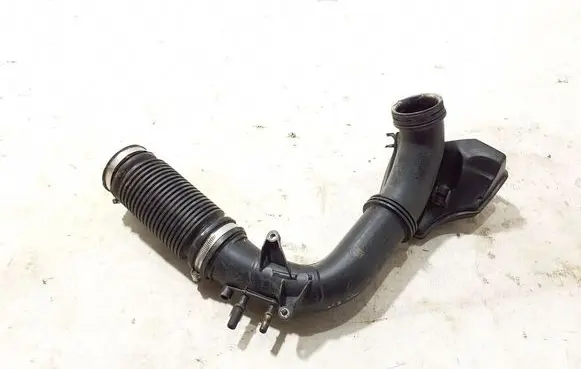Mercedes-Benz GLA H247 Air intake duct part A2820907400