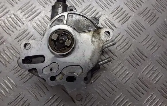Skoda Octavia Mk2 (1Z) Vacuum pump 03G145209C