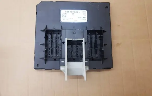 Volkswagen Golf VII Central body control module 5Q0937086L F005V01017