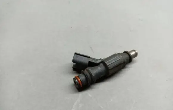 Toyota Corolla E140 E150 Fuel injector 232500D030