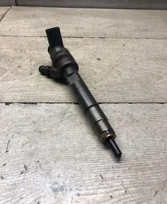 BMW 3 E90 E91 Fuel injector 7798446