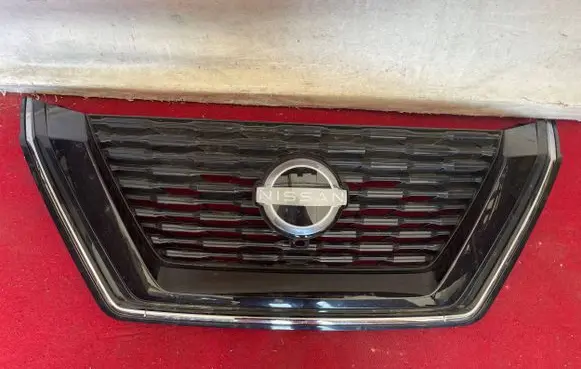 Nissan X-Trail T33 Front bumper upper radiator grill 62310-6RU0A