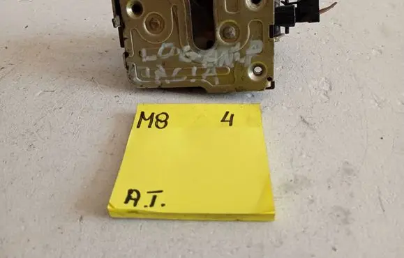 Dacia Logan I Front door lock 8200214018