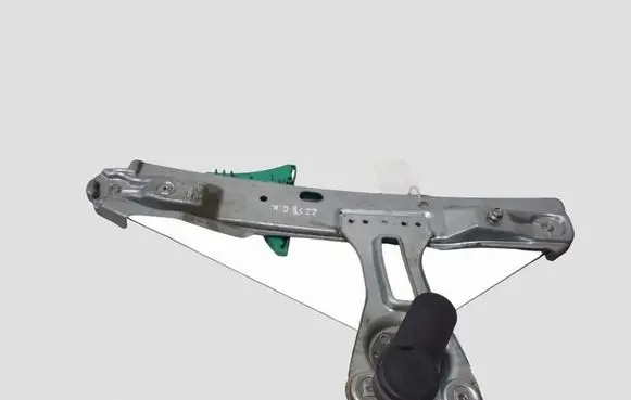 Opel Astra J Rear door manual window regulator 915353102