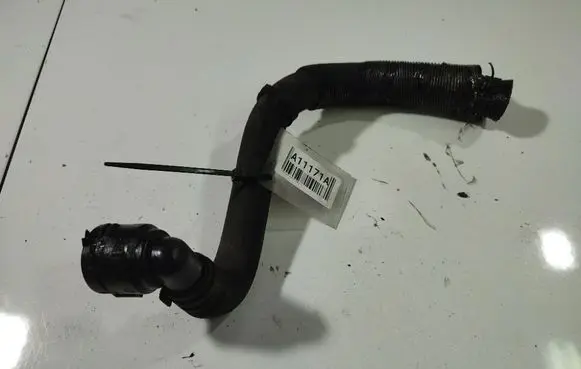 Volkswagen PASSAT B6 Engine coolant pipe/hose 