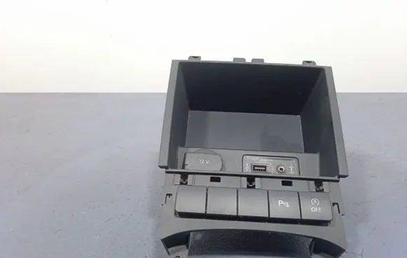 Volkswagen Jetta VI Glove box 5C7858329A