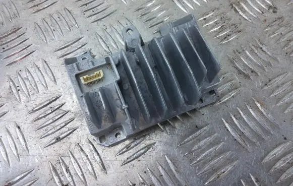Peugeot 308 LED ballast control module 1305715204
