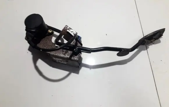 Opel Frontera B Accelerator throttle pedal 0281002296 083201790