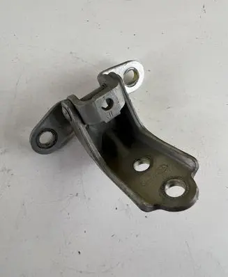 Hyundai Tucson JM Front door lower hinge 