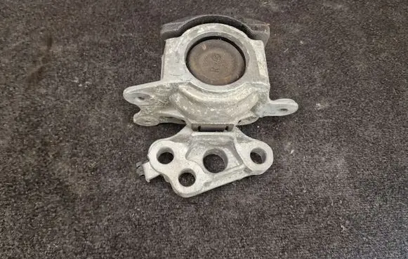 Land Rover Range Rover Evoque L551 Engine mount bracket K8D27M121AE