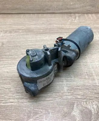 Mercedes-Benz S W220 Seat adjustment motor GP41A35 1136701