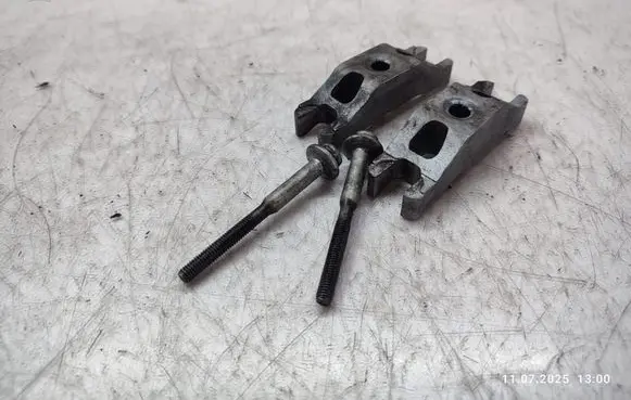 Volkswagen Amarok Fuel Injector clamp holder 