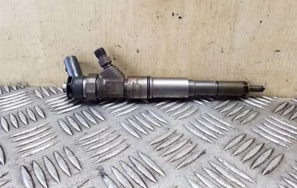 BMW X5 E53 Fuel injector 0445110131 7789661