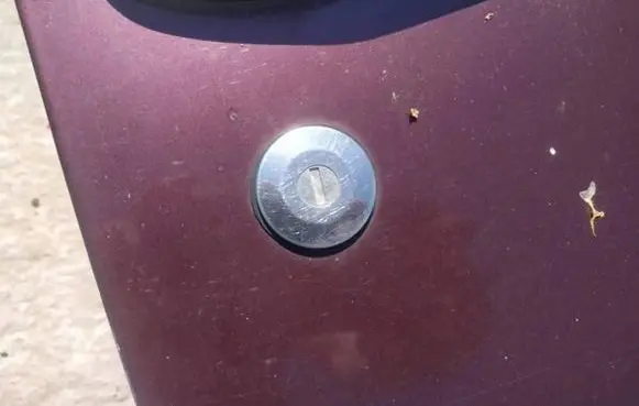 Chrysler PT Cruiser Front door lock (next to the handle) 