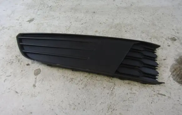 Skoda Fabia Mk3 (NJ) Front bumper lower grill 6V0807367A