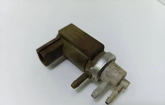Audi A6 S6 C5 4B Turbo solenoid valve 059906627C