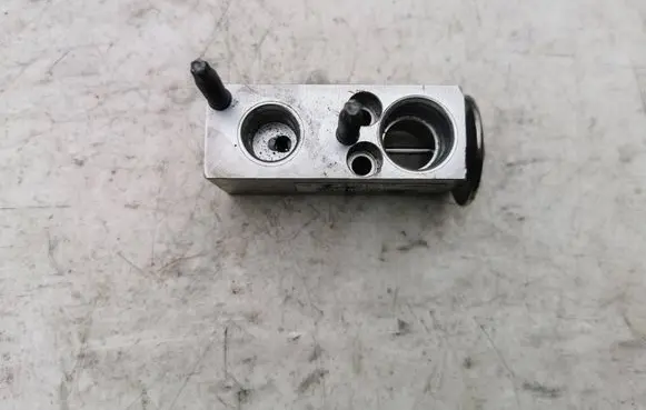 Mercedes-Benz B W246 W242 Air conditioning (A/C) expansion valve 2468300084 CZ4475003841 330509