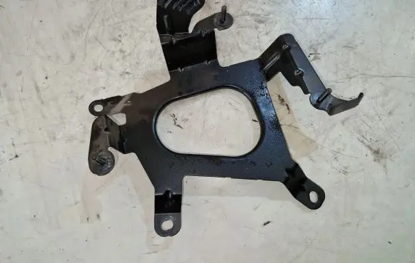 Mercedes-Benz B W245 Engine control unit holder A1695450140