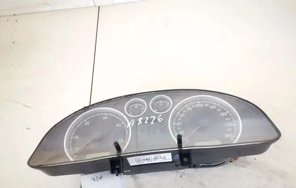 Volkswagen PASSAT B5.5 Speedometer (instrument cluster) 3b0920847e