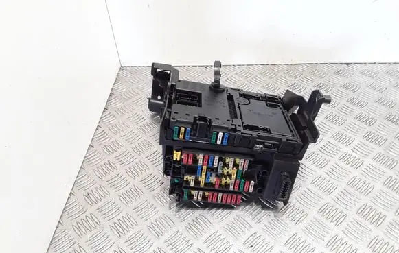 Peugeot 206 Fuse module 9624107080