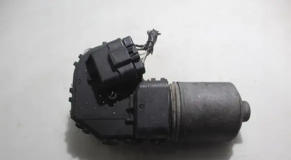 Ford Mondeo Mk III Wiper motor 0390241702