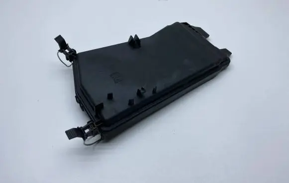 Mercedes-Benz E W212 Fuse box cover A2125400082
