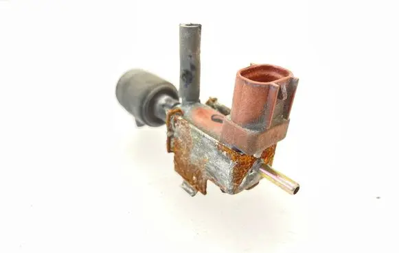 Toyota Corolla E120 E130 Vacuum valve 