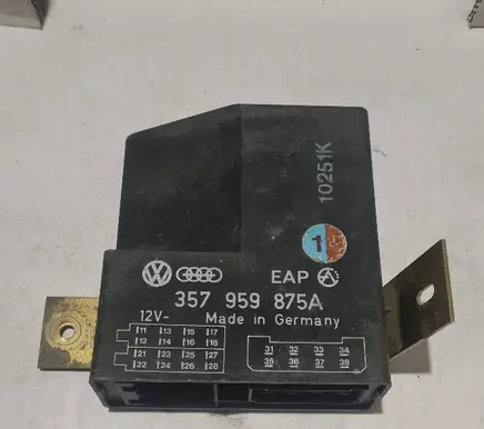Volkswagen PASSAT B3 Door control unit/module 357959875A