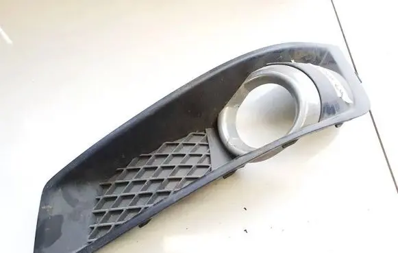 Subaru Legacy Front bumper lower grill