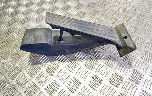 BMW 5 E60 E61 Accelerator throttle pedal 676693002 25916010 121005
