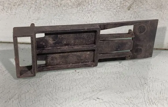 Radiator mount bracket