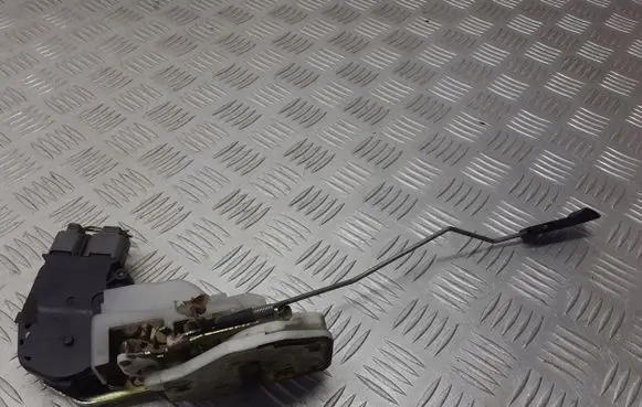 Honda HR-V Front door lock