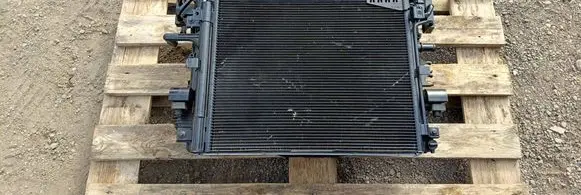 Jeep Wrangler Radiator set P68541835AA P68272755AD