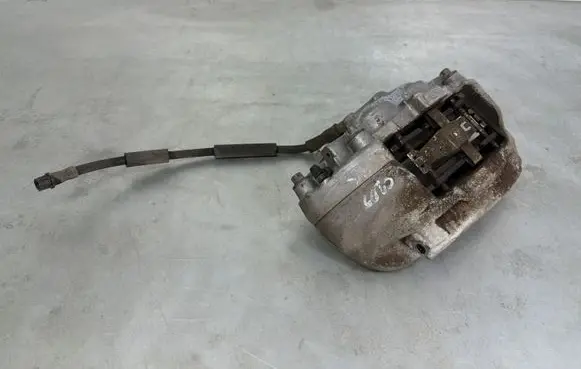 Mercedes-Benz C W205 Front brake caliper