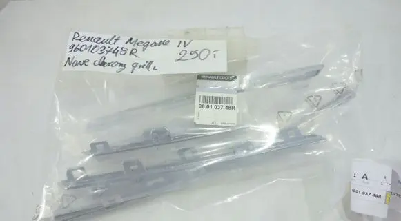 Renault Megane III ACC Distronic radar sensor grill/trim 960103745R